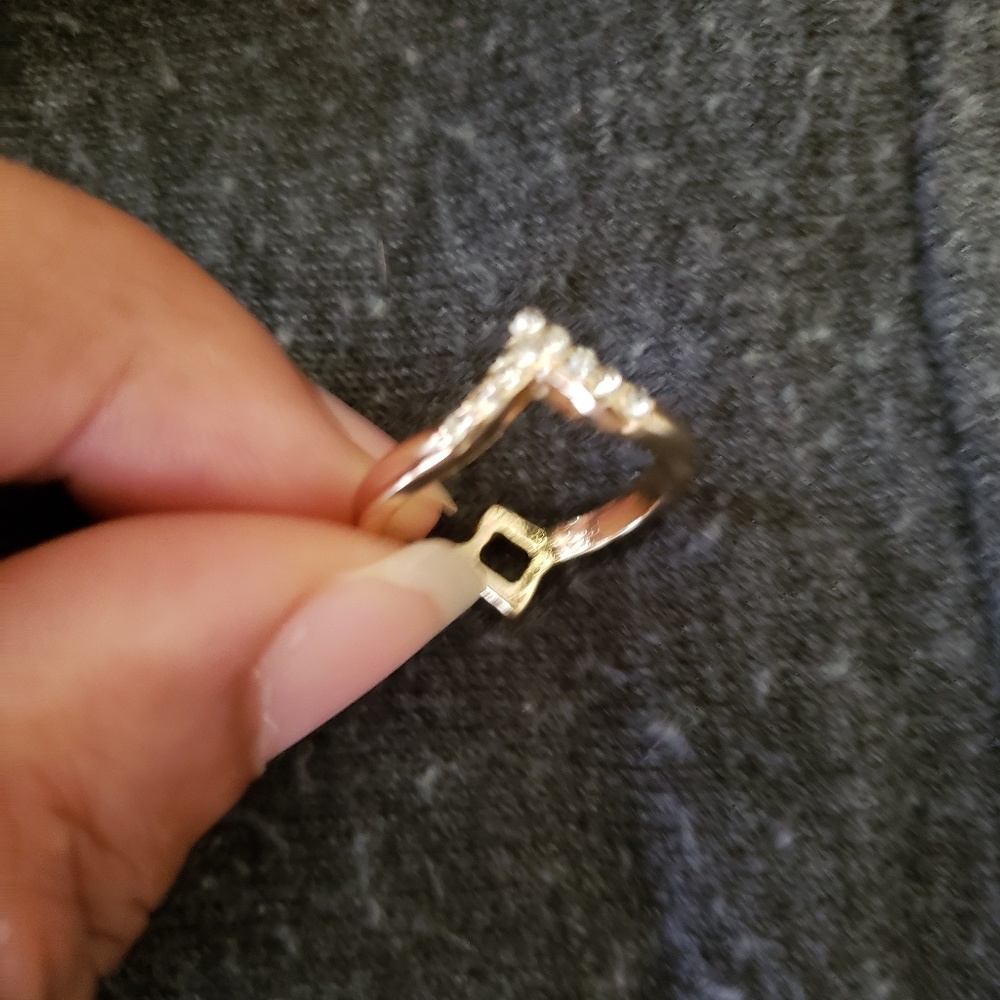 Gold tone ring - Picture 4 of 4